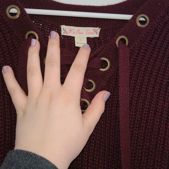 Wine colored sweater - Picture 3 of 4